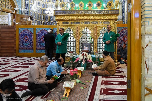 غبارروبی حرم امامزاده طاهر(ع)‎