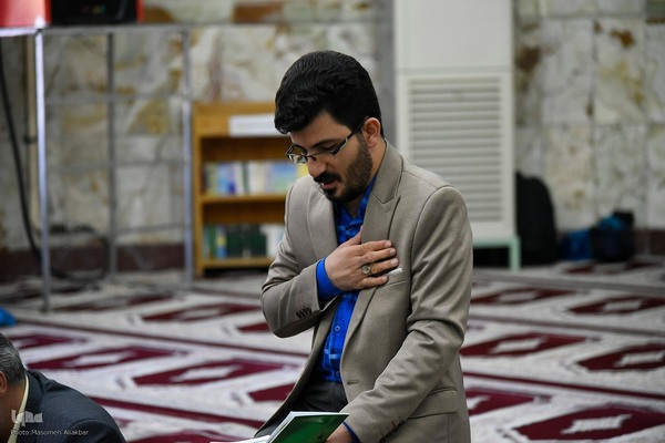 غبارروبی حرم امامزاده طاهر(ع)‎