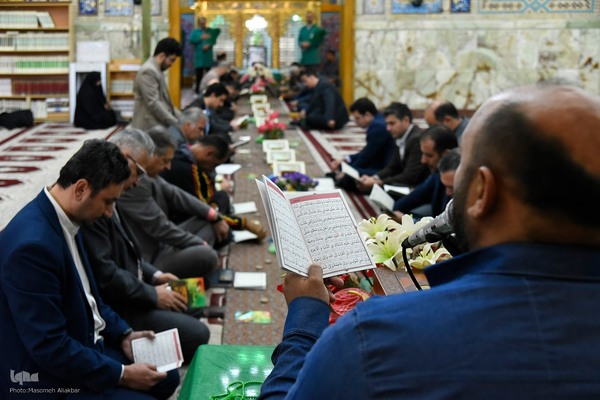 غبارروبی حرم امامزاده طاهر(ع)‎