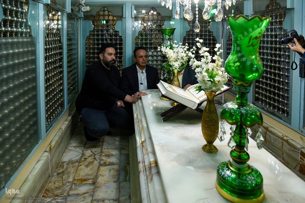 غبارروبی حرم امامزاده طاهر(ع)‎