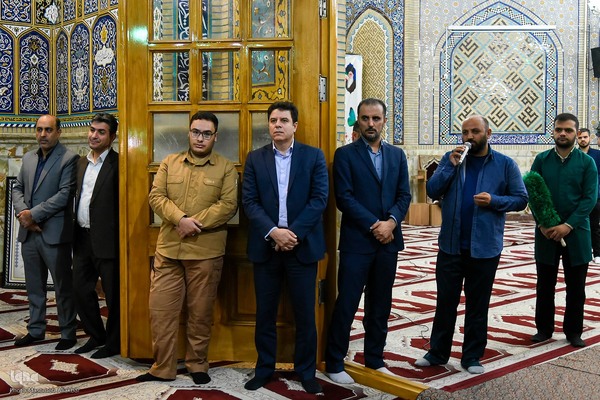 غبارروبی حرم امامزاده طاهر(ع)‎