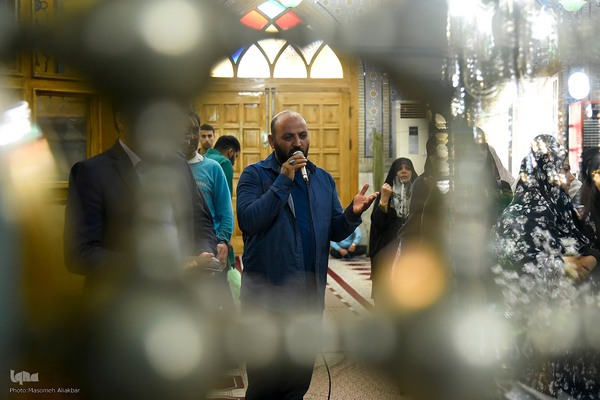 غبارروبی حرم امامزاده طاهر(ع)‎