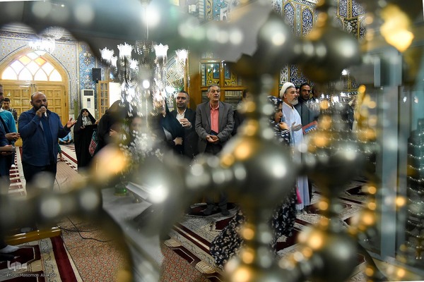 غبارروبی حرم امامزاده طاهر(ع)‎