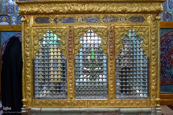 غبارروبی حرم امامزاده طاهر(ع)‎