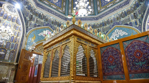 غبارروبی حرم امامزاده طاهر(ع)‎