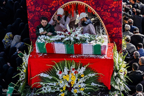 تشییع ۶ شهید گمنام دوران دفاع مقدس در البرز