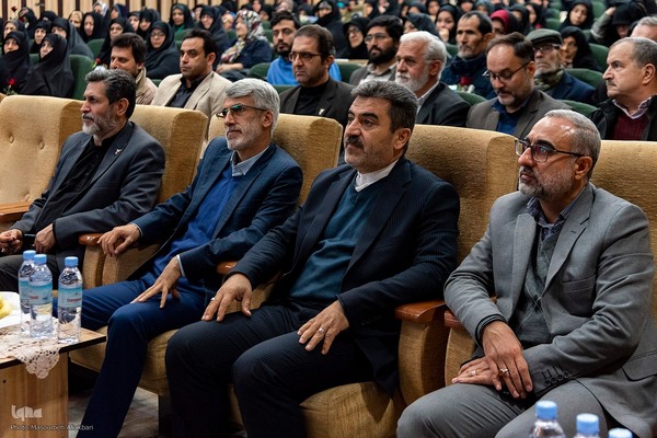 مراسم تکریم از مادران و همسران شهدا