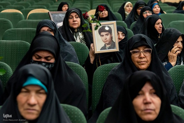 مراسم تکریم از مادران و همسران شهدا