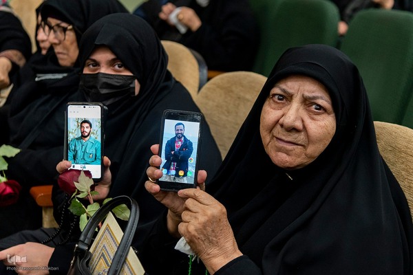 مراسم تکریم از مادران و همسران شهدا