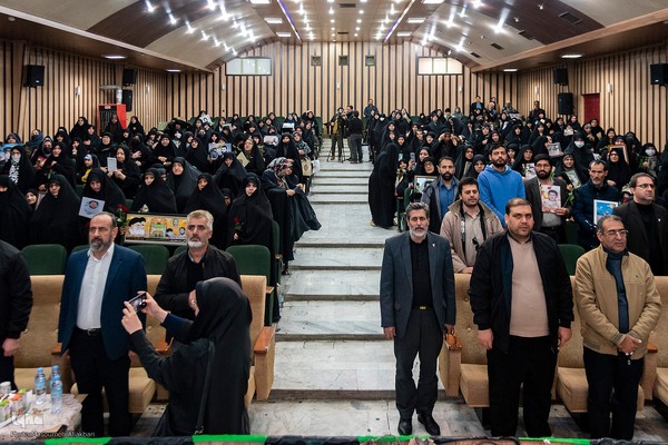 مراسم تکریم از مادران و همسران شهدا