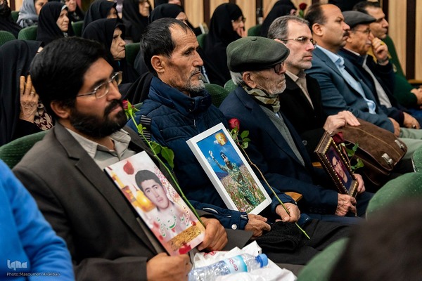 مراسم تکریم از مادران و همسران شهدا