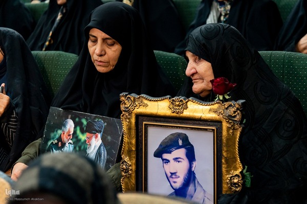 مراسم تکریم از مادران و همسران شهدا