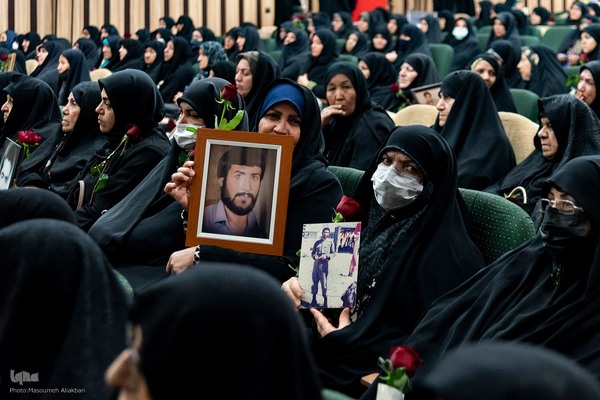 مراسم تکریم از مادران و همسران شهدا