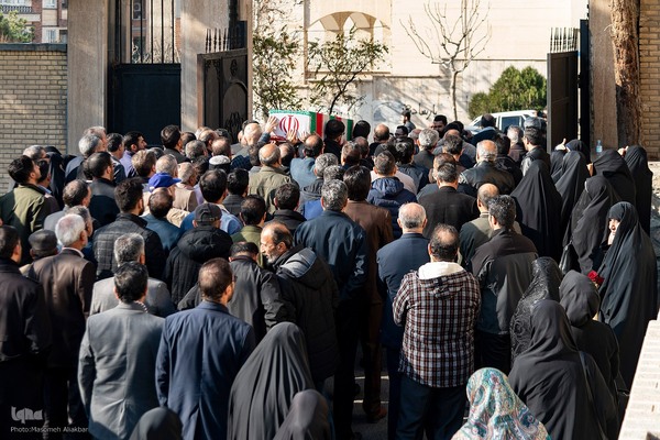 تشییع و تدفین شهید گمنام 17 ساله در کرج