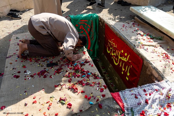 تشییع و تدفین شهید گمنام 17 ساله در کرج