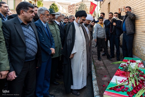 تشییع و تدفین شهید گمنام 17 ساله در کرج