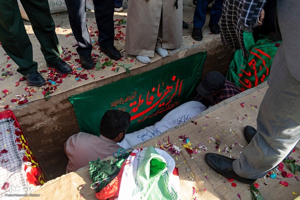 تشییع و تدفین شهید گمنام 17 ساله در کرج