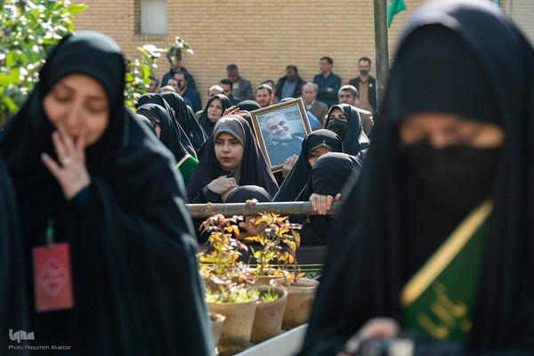 تشییع و تدفین شهید گمنام 17 ساله در کرج