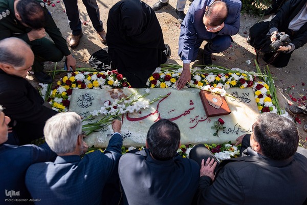 تشییع و تدفین شهید گمنام 17 ساله در کرج