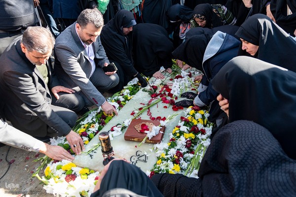 تشییع و تدفین شهید گمنام 17 ساله در کرج