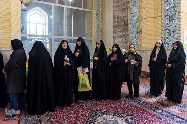 حضور مردم کرج در محل اخذ رای‎