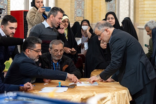 حضور مردم کرج در محل اخذ رای‎
