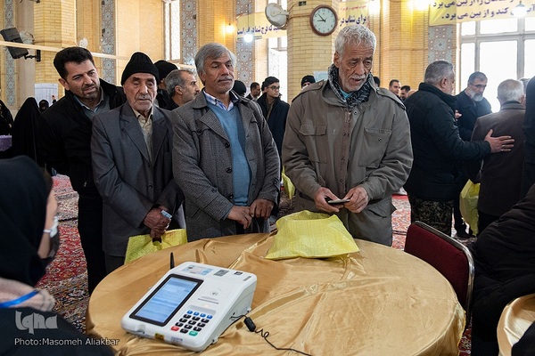 حضور مردم کرج در محل اخذ رای‎