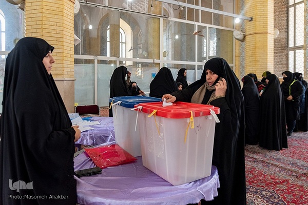 حضور مردم کرج در محل اخذ رای‎