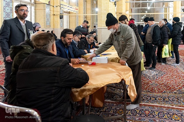 حضور مردم کرج در محل اخذ رای‎