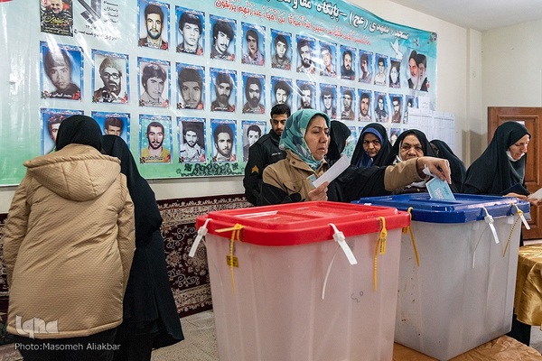حضور مردم کرج در محل اخذ رای‎