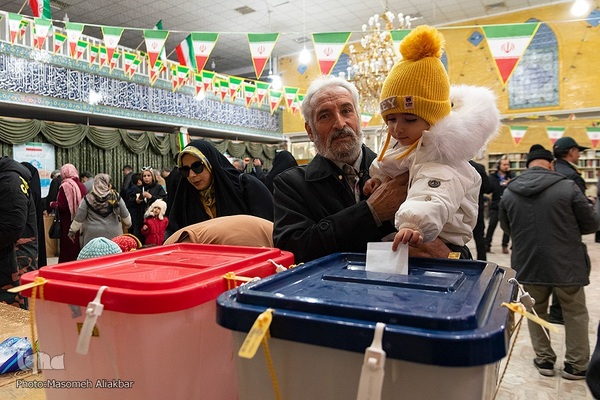 حضور مردم کرج در محل اخذ رای‎