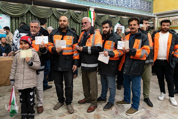 حضور مردم کرج در محل اخذ رای‎