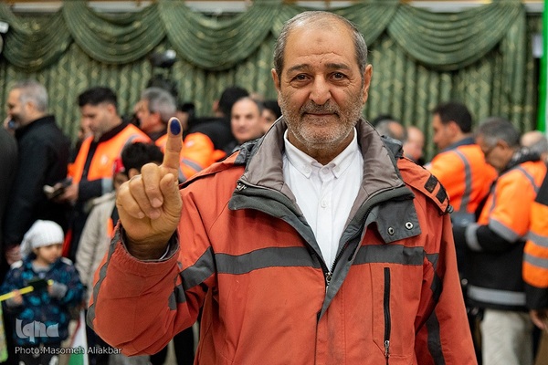 حضور مردم کرج در محل اخذ رای‎