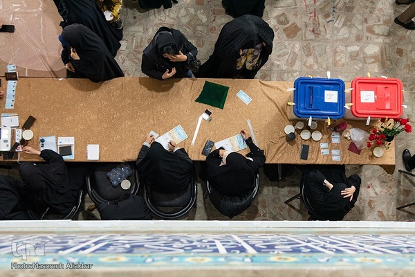 حضور مردم کرج در محل اخذ رای‎