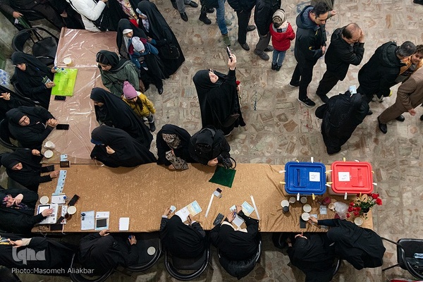 حضور مردم کرج در محل اخذ رای‎