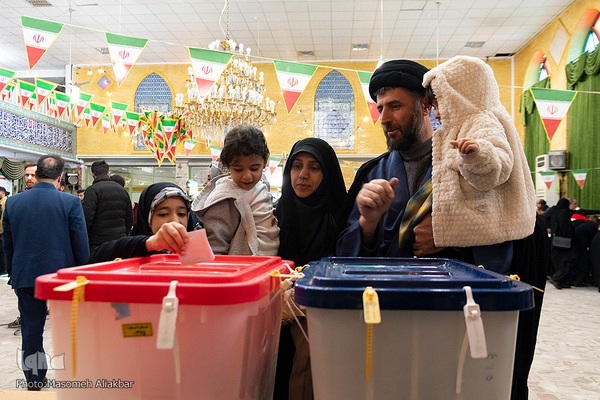 حضور مردم کرج در محل اخذ رای‎