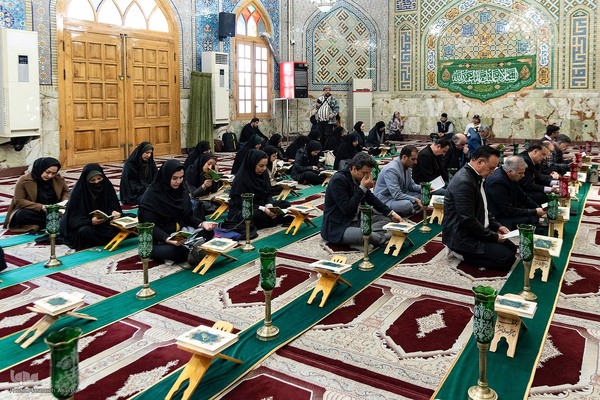 غبارروبی حرم مطهر امامزاده طاهر(ع)