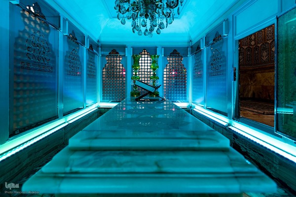 غبارروبی حرم مطهر امامزاده طاهر(ع)