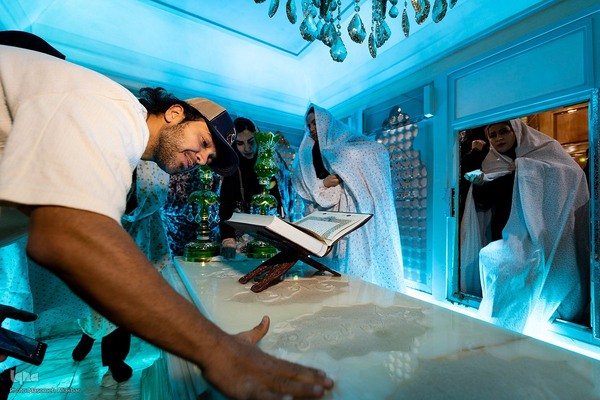 غبارروبی حرم مطهر امامزاده طاهر(ع)