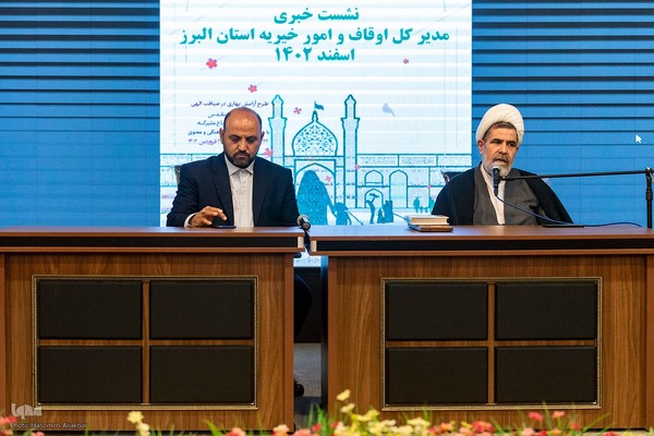 غبارروبی حرم مطهر امامزاده طاهر(ع)