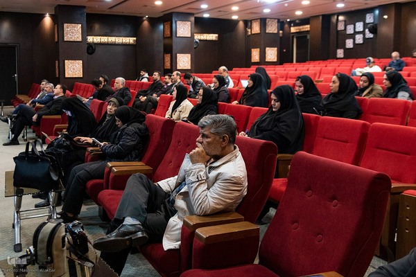 غبارروبی حرم مطهر امامزاده طاهر(ع)