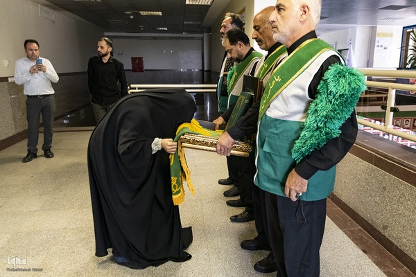 پرچم‌گردانی حرم مطهر امام رضا (ع) در مجتمع تحقیقاتی شهدای جهاددانشگاهی