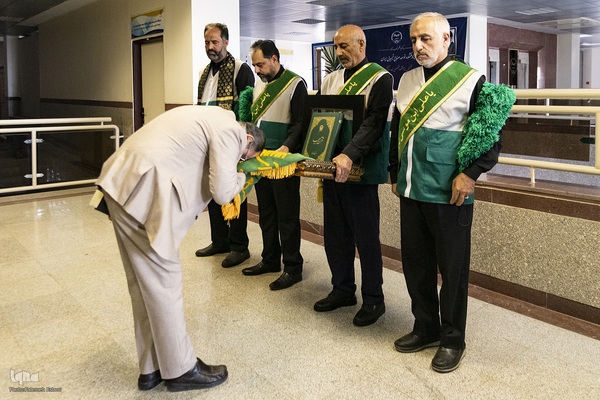 پرچم‌گردانی حرم مطهر امام رضا (ع) در مجتمع تحقیقاتی شهدای جهاددانشگاهی