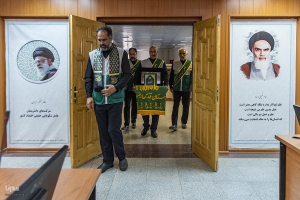 پرچم‌گردانی حرم مطهر امام رضا (ع) در مجتمع تحقیقاتی شهدای جهاددانشگاهی