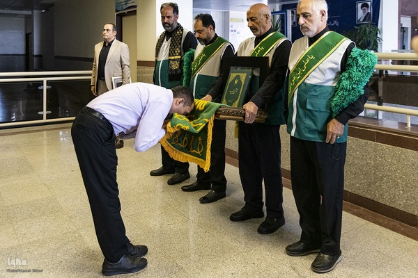 پرچم‌گردانی حرم مطهر امام رضا (ع) در مجتمع تحقیقاتی شهدای جهاددانشگاهی