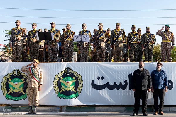 رژه نیروهای مسلح