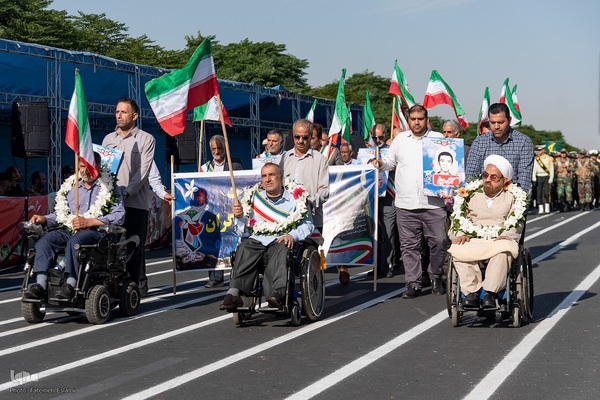 رژه نیروهای مسلح