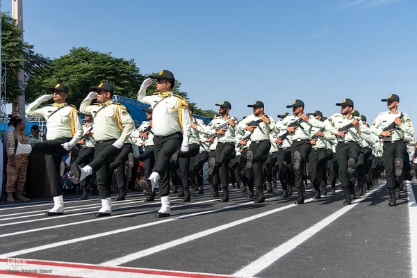 رژه نیروهای مسلح