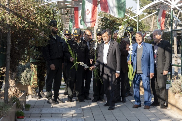 گلباران گلزار شهدای امامزاده محمد کرج‎