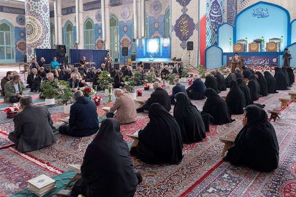 جزء‌خوانی قرآن در مصلای کرج‎